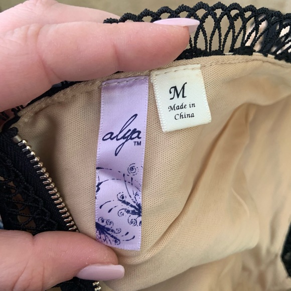 Lace formal dress with low V back - Picture 3 of 3